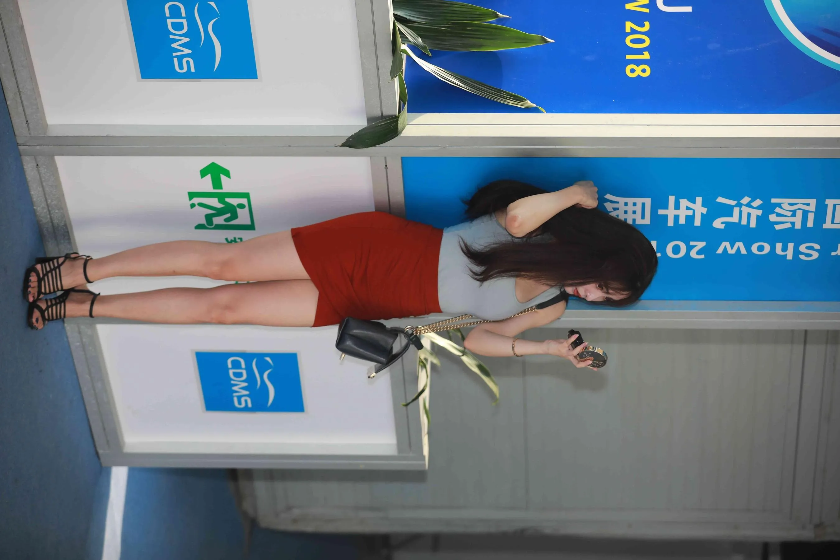 [魔镜街拍] NO.011 街拍红裙小姐姐 [142P]插图